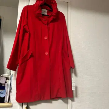 레드 후드 부착 코트