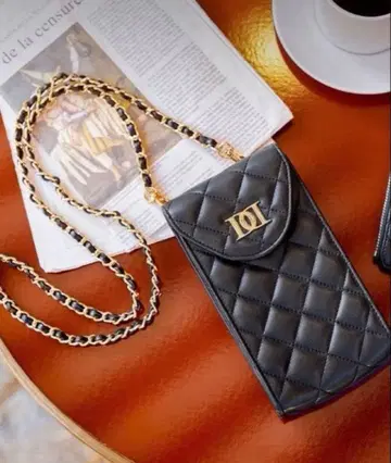 다리치 dd 모티브 퀼팅 폰 케이스 스마트폰 숄더백 로고