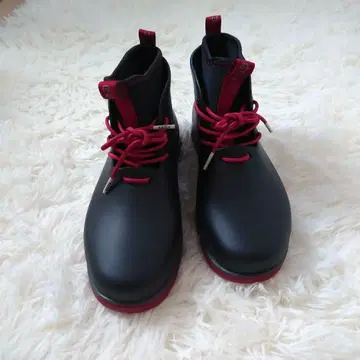 ccilu 칠 레인슈즈 방수 미드컷 블랙 x 레드