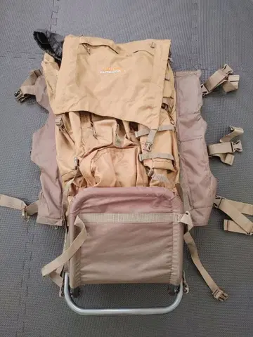 Alps Outdoorz Commander 프레임 백팩