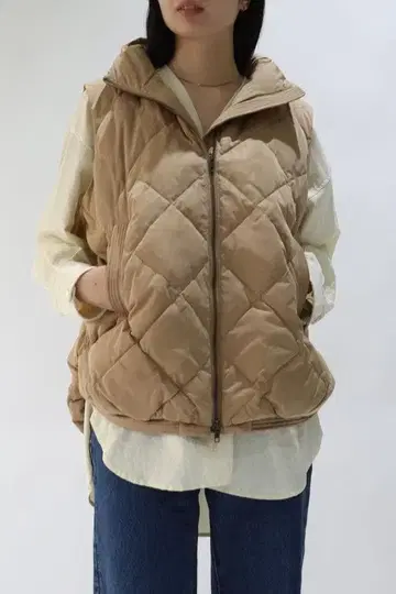 ACUTA 새상품급 다이아 스티치 다운 베스트