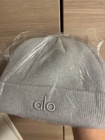 미사용 Alo Yoga 그레이 니트 모자 원사이즈