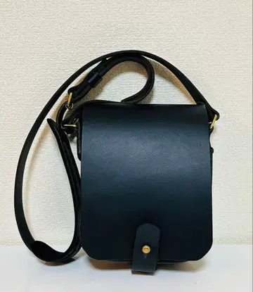 새상품급 HERZ 가죽 숄더백 블랙