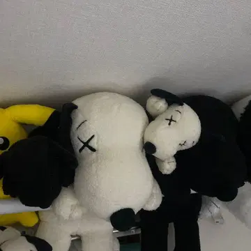 KAWS UNIQLO 스누피 봉제 인형 4개 세트