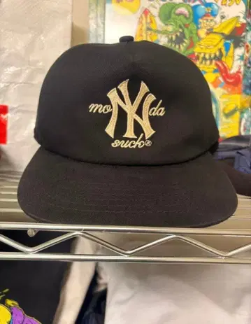 Monday suck 자수 로고 캡 블랙