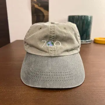 700 fill 지구 자수 카키 캡 1LDK