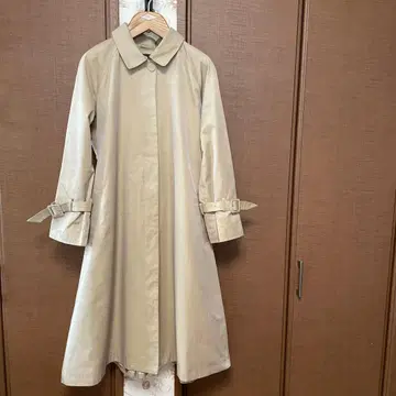 컨디션 최상 슈슈 드 마망 플리츠가 귀여운 트렌치코트