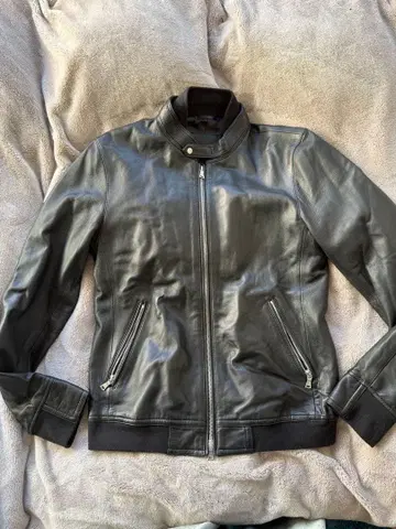 러브리스 싱글 램 가죽 라이더스