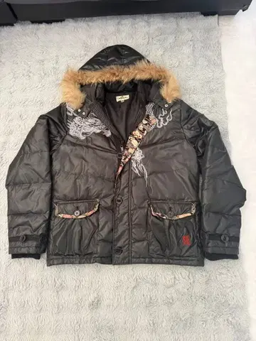 드래곤 자수 퍼 포함 다운 자켓 카라쿠리타마시