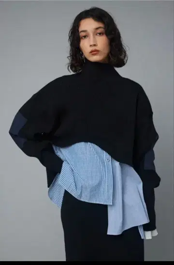 HeRIN.CYE 해린 도트 사이 밀리터리 숏 상의