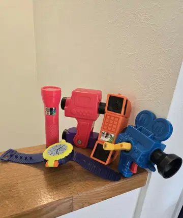 90년대 맥도날드 빈티지 영사기 망원경 시계 핸드폰 아메토이