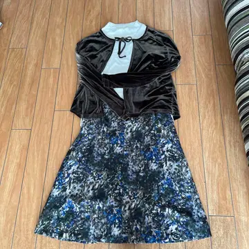 로라 애슐리 브라운 벨벳과 카파 파랑 꽃무늬 스커트 셋업