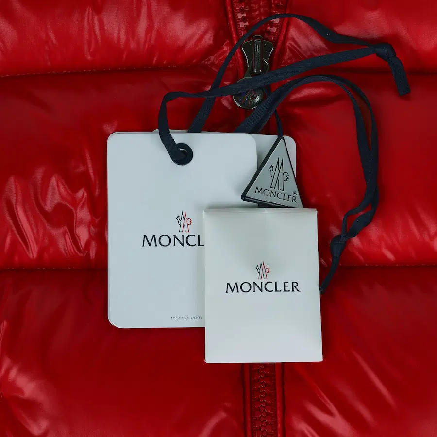Moncler Maya 短款羽绒服