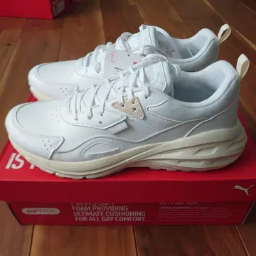 PUMA SOFT RIDE 화이트 스니커즈