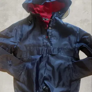 네이비/레드 후드 부착 나일론 자켓