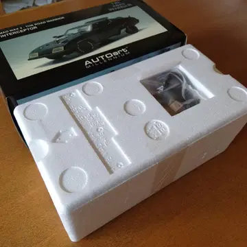 AUTOart 1:18 매드 맥스 2 인터셉터