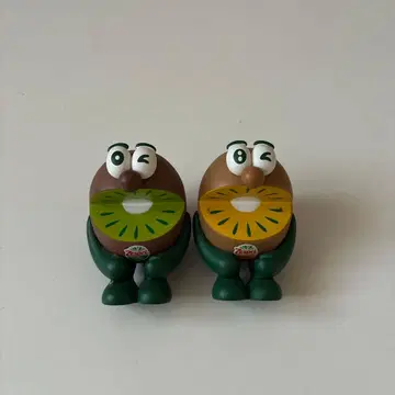 제스프리 키위 피규어 2체 세트 골드&그린 약간의 흠집 있음