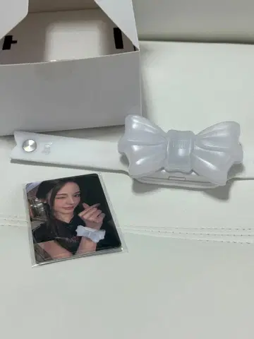 izna OFFICIAL LIGHT BAND