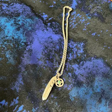 실버 깃털 목걸이 에메랄드 스톤 포함