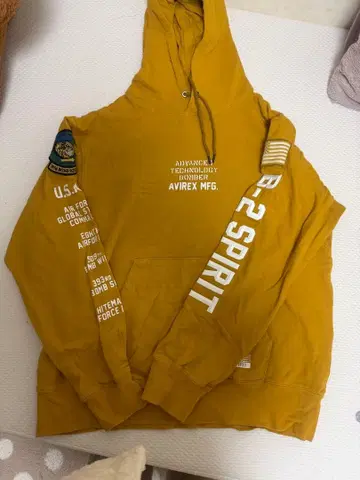 AVIREX B-2 SPIRIT 후드티 머스타드