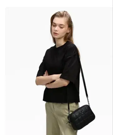 캘빈클라인 리락 퀼트 카메라백 블랙