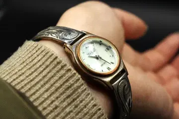 [ 정가 8만 ] 925 실버 뱅글 조각 손목시계 [ 가동품 ]