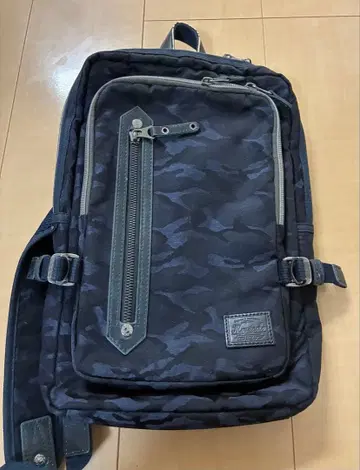 [ moustache ] 네이비 카모 패턴 바디백