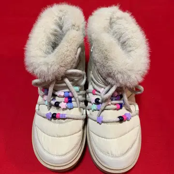 ZARA 퍼 달린 화이트 숏부츠 23.5cm