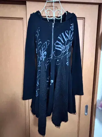 GHOST OF HARLEM 비대칭 지퍼 후드티 거미줄 레이스