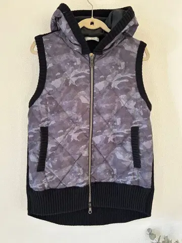 카모 패턴 후드 부착 퀼팅 베스트 BEATRICE 38