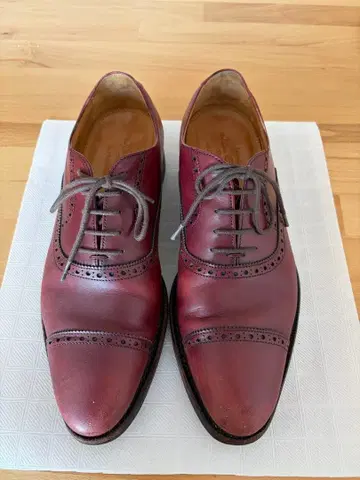 잘란 스리와야 가죽 윙팁 비즈니스 슈즈