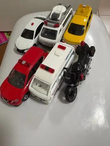 토미카 긴급 차량 6대 구급차, 경찰차, 검은색 오토바이