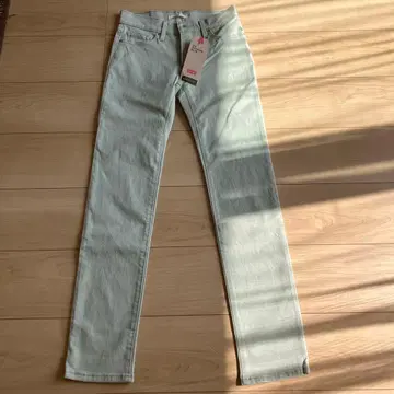 미사용 새상품 리바이스 312 SHAPINGSLIM 사이즈 25