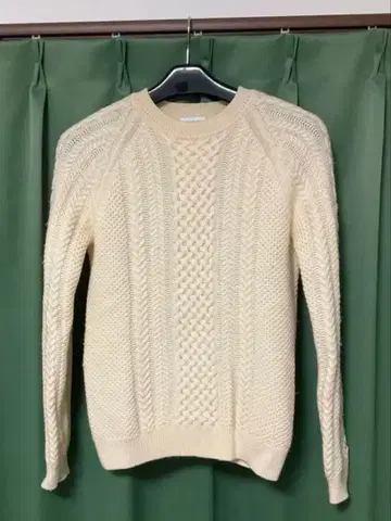 에디피스 아이보리 케이블 니트 스웨터 크루넥