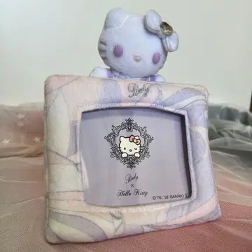 Ruby x Hello Kitty 프레임 포함 봉제 인형