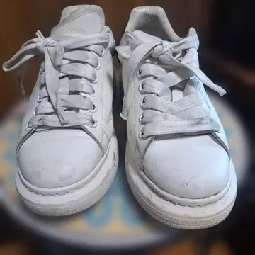 Alexander McQueen 화이트 스니커즈
