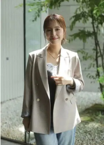 아푸와이저 리셰 핑 디테일 테일러드 자켓 베이지 그레이