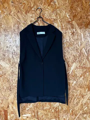 새상품급 ZARA 블랙 노카라 베스트 허리 벨트 포함 가로 트임 블랙