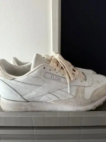 Reebok 화이트 스니커즈 1LDK