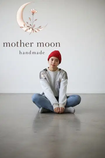 핸드메이드 handmade 쭈리 기모 니트 숄더 패치 트레이닝복