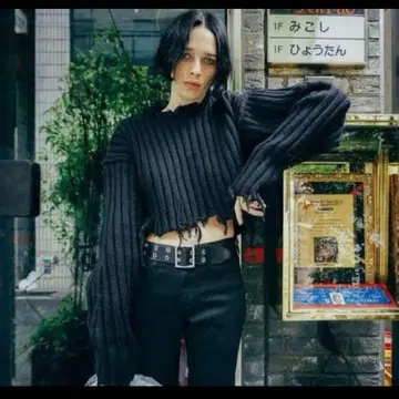 perverze 데미지 니트 블랙 리브 크롭 스웨터