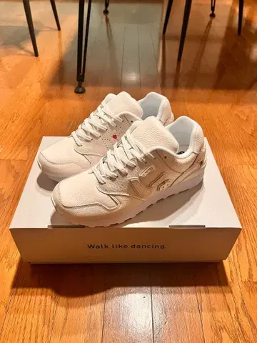 [ SANGACIO ] 뉴즈 반크시 PURE WHITE 23.5cm