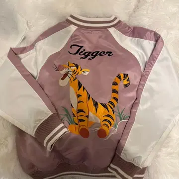 디즈니 티거 자수 스카잔