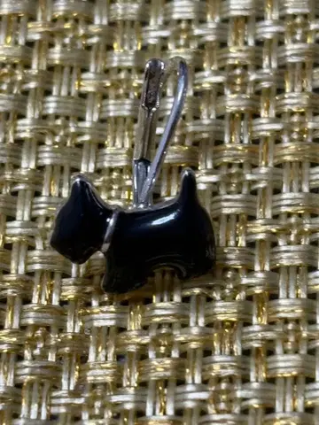 AGATHA 테리어 귀걸이 1개