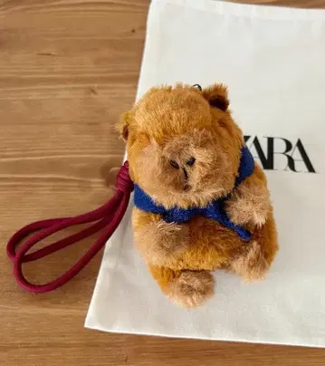 [미사용 새상품] ZARA 반다나 포함 카피바라 참 키링