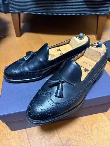 Berwick 5197 블랙 태슬 로퍼