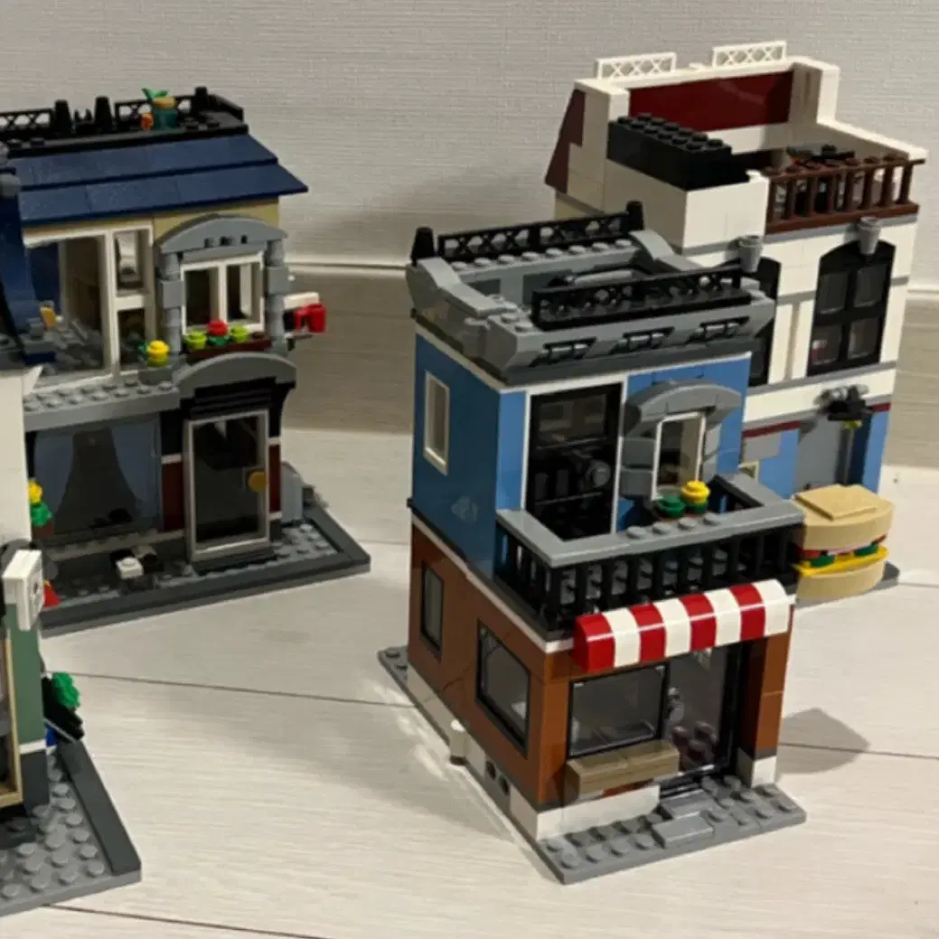 For collection) LEGO Creator Modular Assembly Square 10255 New