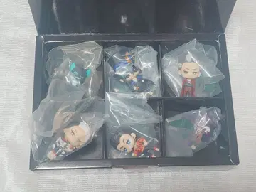 트위스테 허그콧 나이트레이븐 칼리지 관계자 세트