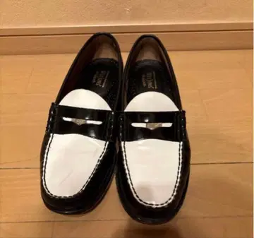 G.H.BASS LARSON 코인 로퍼 화이트 x 블랙 바이컬러