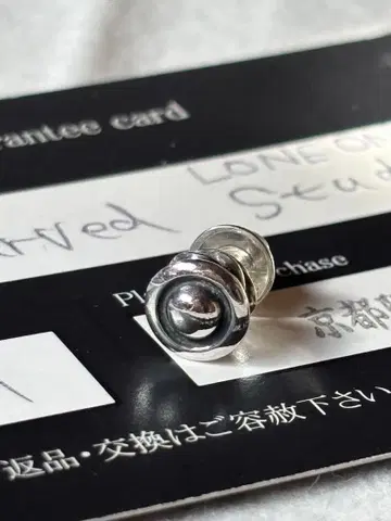 LONE ONES 커브드 스터드 귀걸이